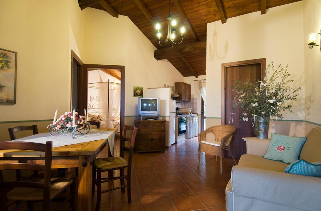 Agriturismo Poggio Di Maremma Pescia Romana Exterior foto